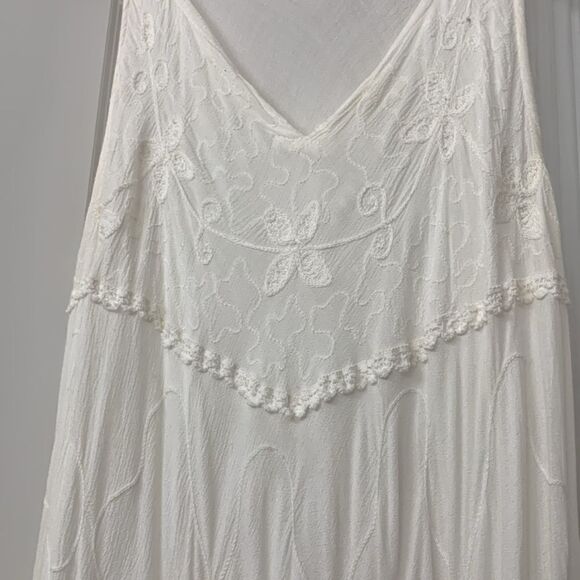 Feelings Free Size white freeflow dress asymmetrical w/cheesecloth like material - Picture 2 of 10